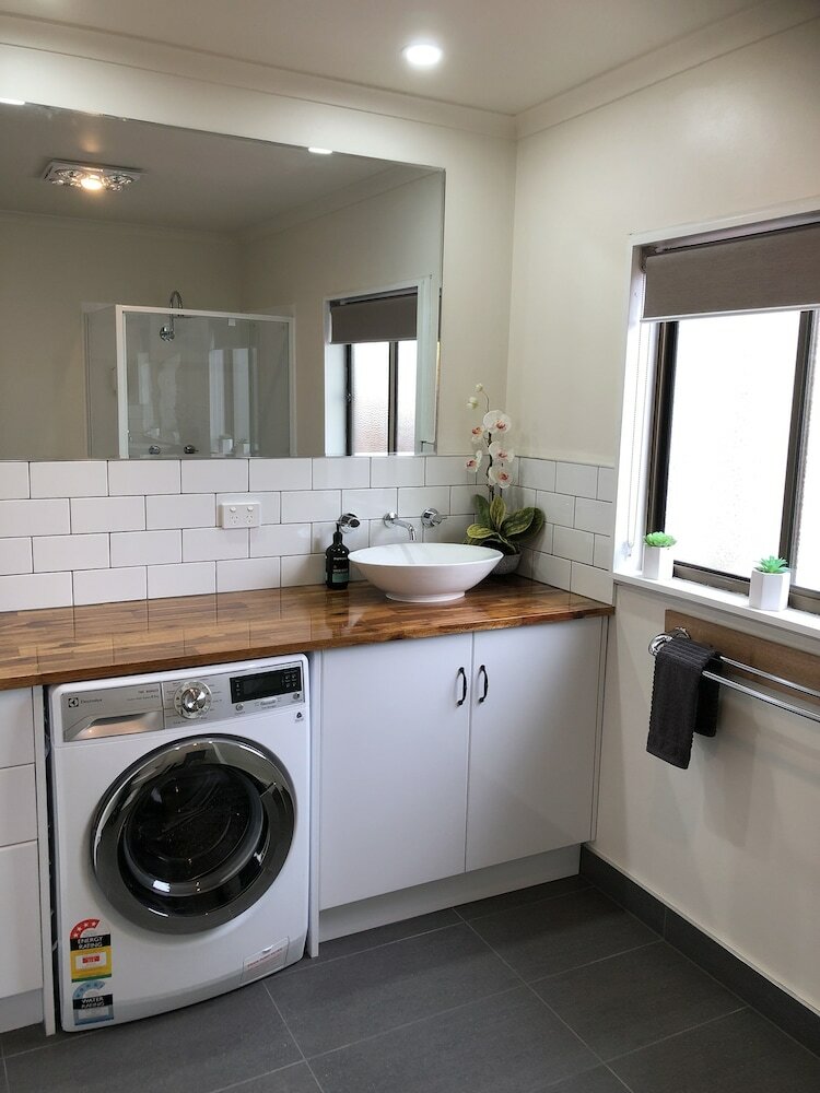 3ree Spacious & Charming Apartment