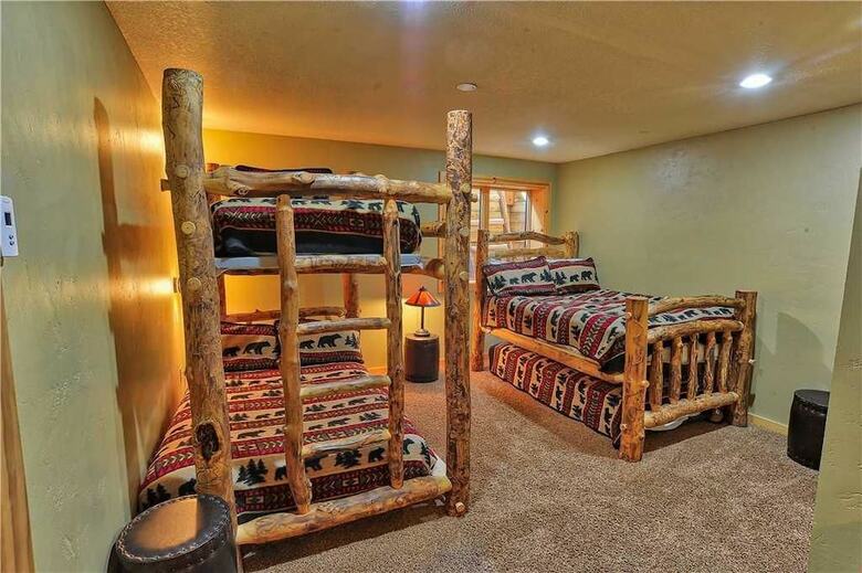 Black Bear Lodge (private Home) Holiday Home 4