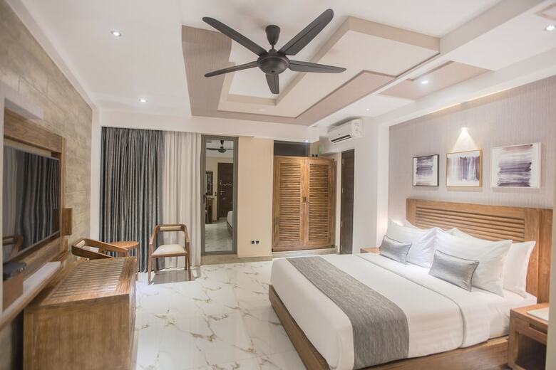 Hotel Samann Grand