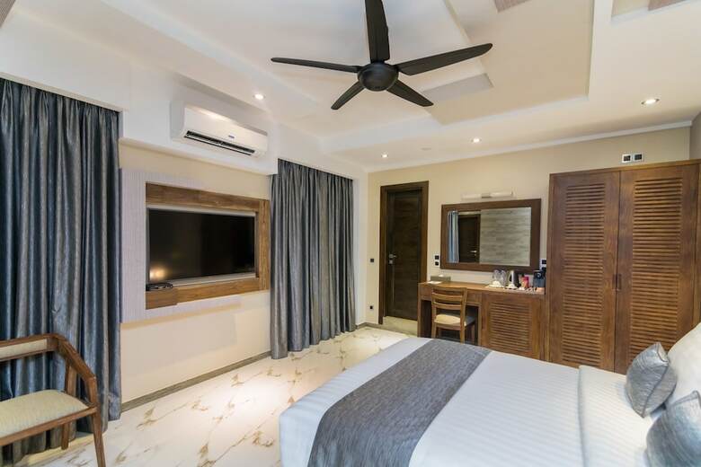 Hotel Samann Grand