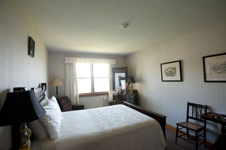 Hotel East Wind Inn