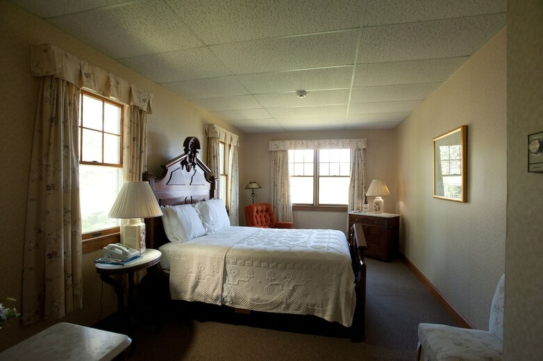 Hotel East Wind Inn
