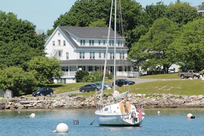 Hotel East Wind Inn