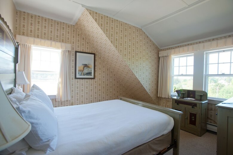Hotel East Wind Inn