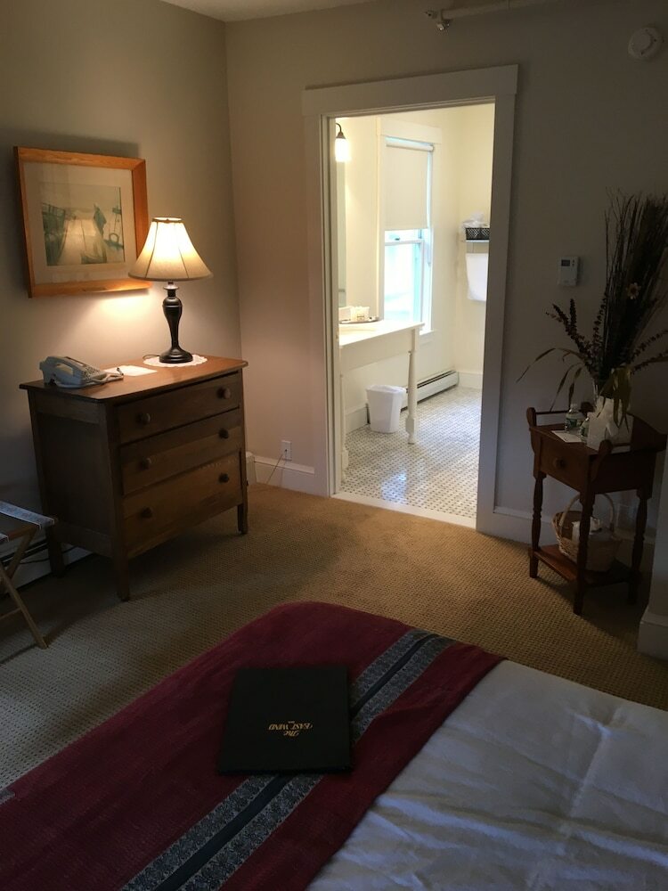 Hotel East Wind Inn