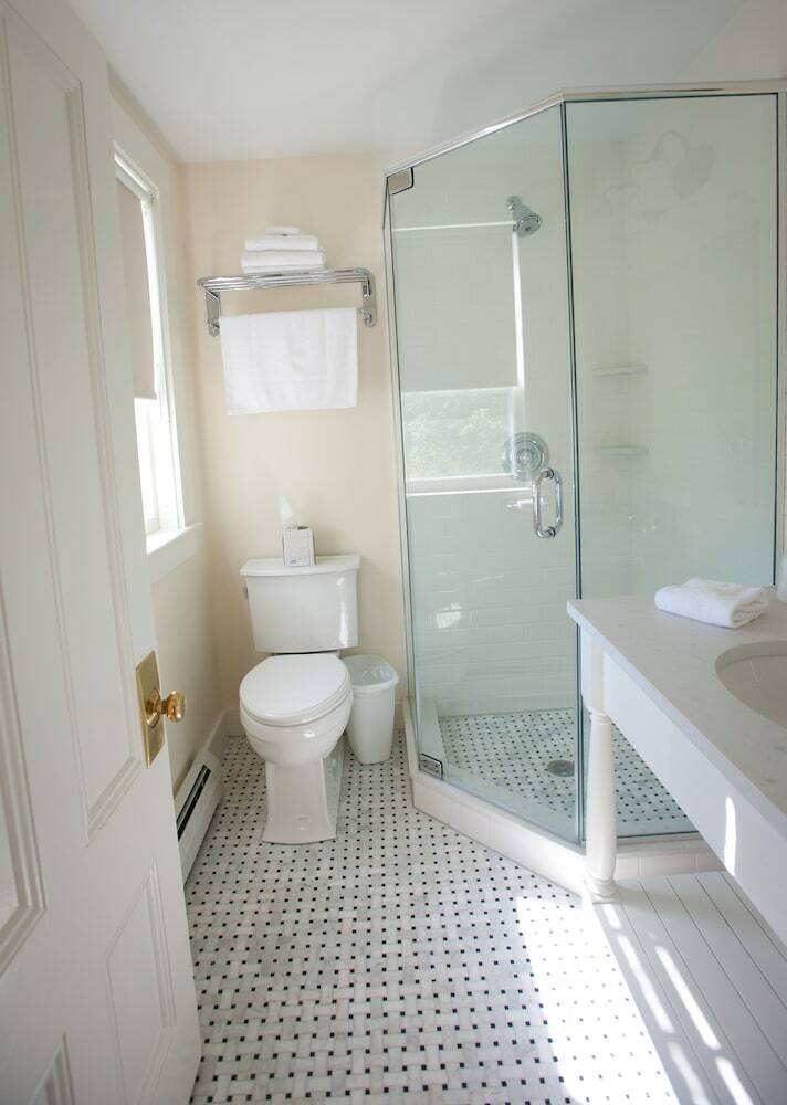Hotel East Wind Inn