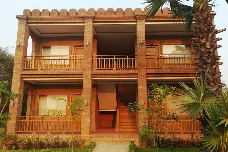 Famous Hotel Bagan 2