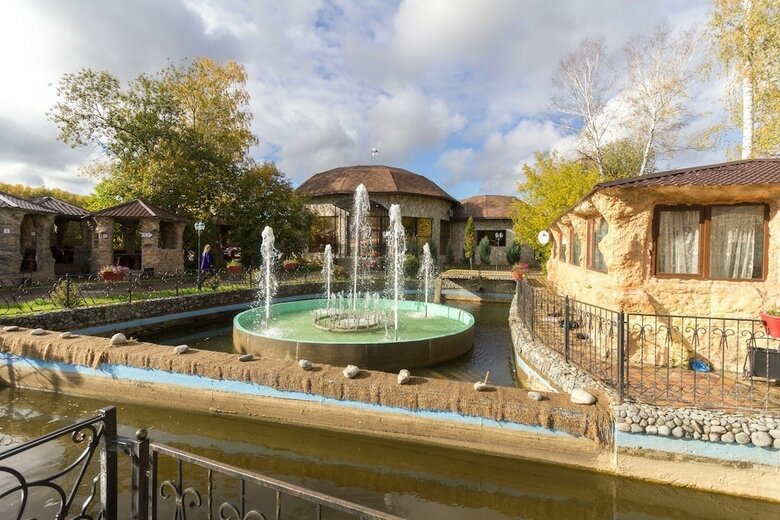 Hotel Oasis In Forest