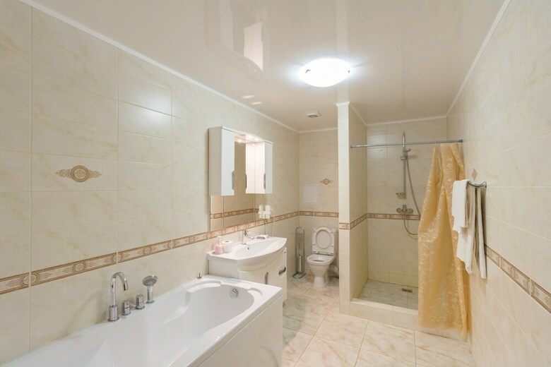 Hotel Oasis In Forest