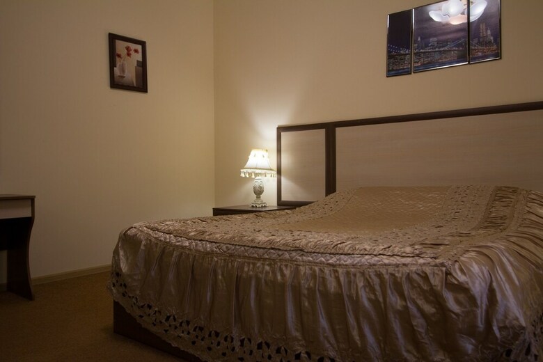 Hotel Oasis In Forest