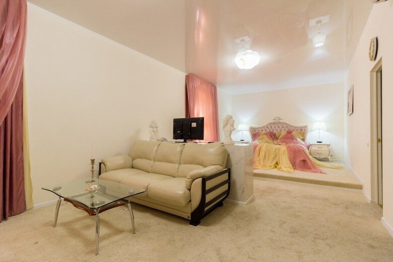 Hotel Oasis In Forest