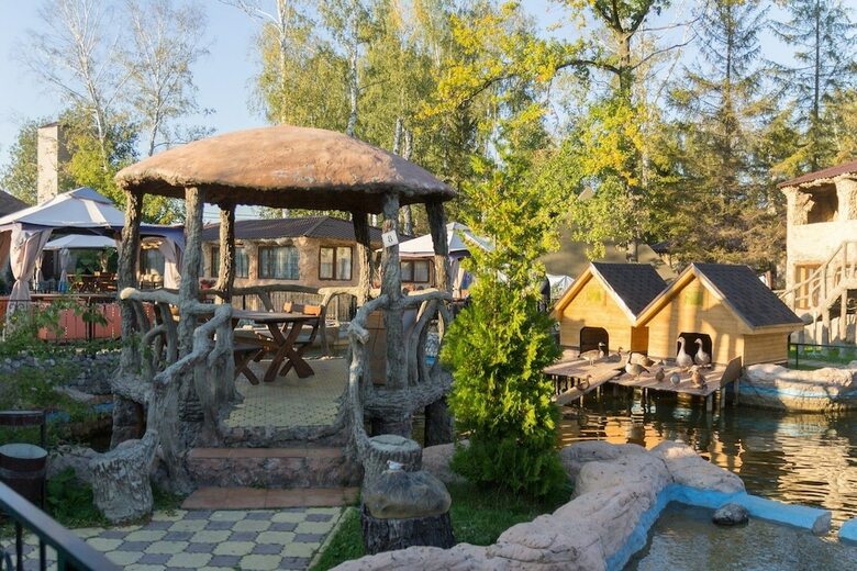 Hotel Oasis In Forest