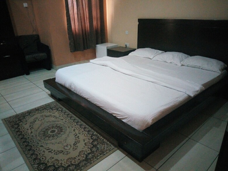 Peak Court Hotels
