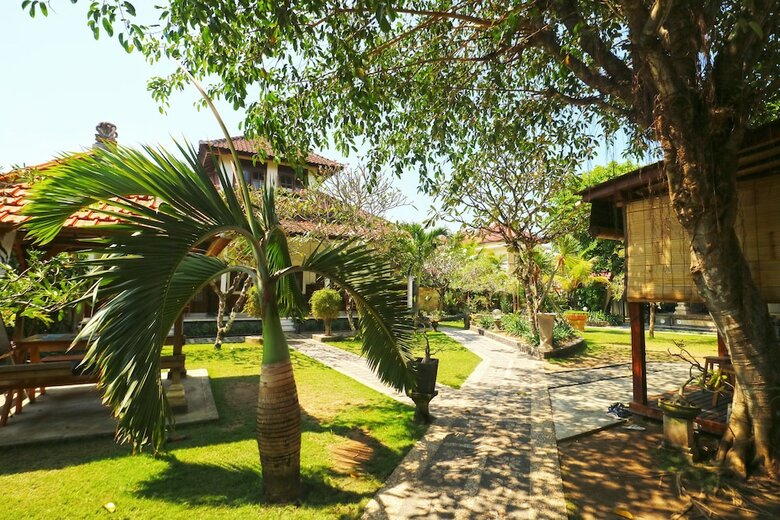 Puri Nusa Beach Hotel