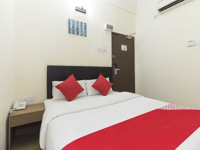 Oyo 445 Charisma Hotel