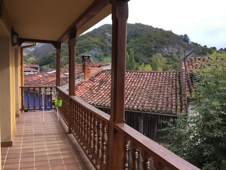 Agroturismo La Cuerre De Llenin