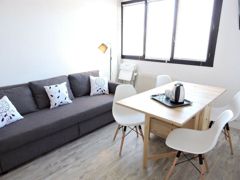 Apartment With One Bedroom In Orl�ans, With Wifi