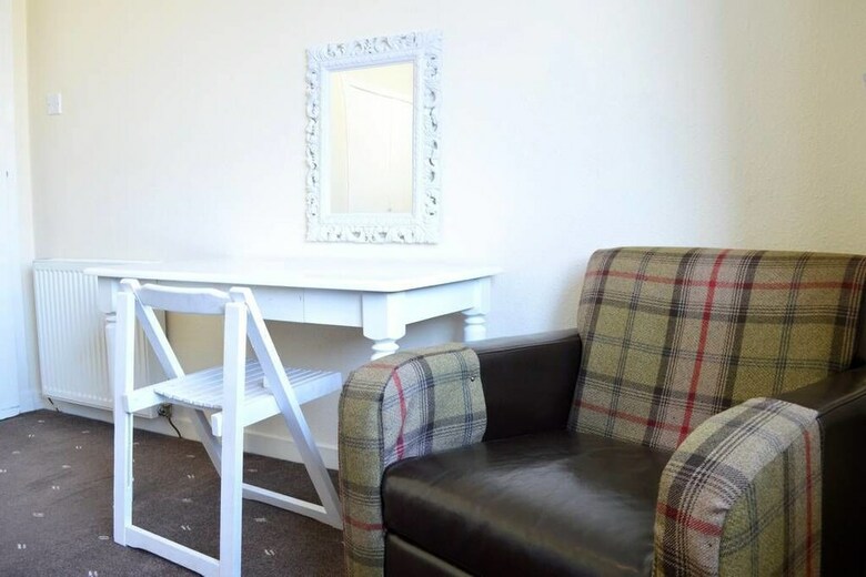 Crags View Apartment