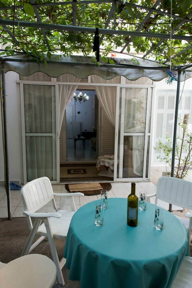 Garden Central Athinian Apartments