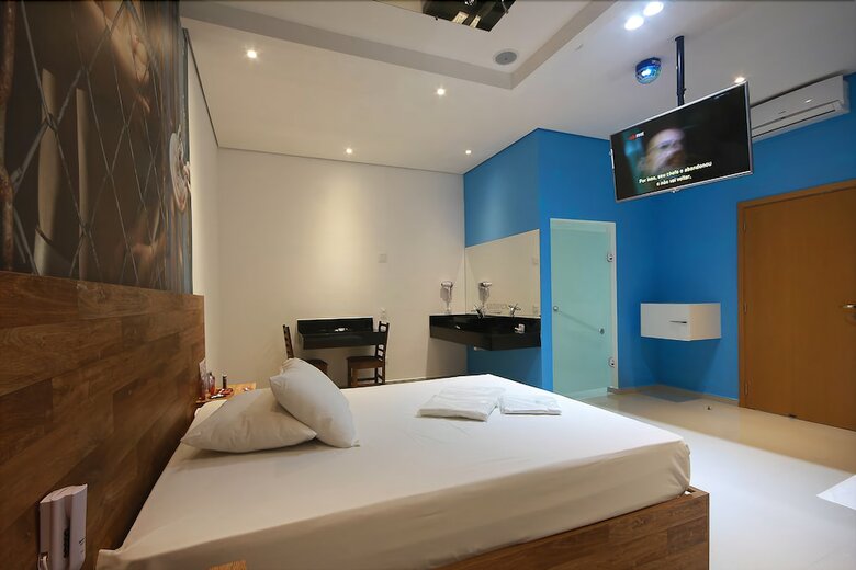 Liverpool Hotel & Motel
