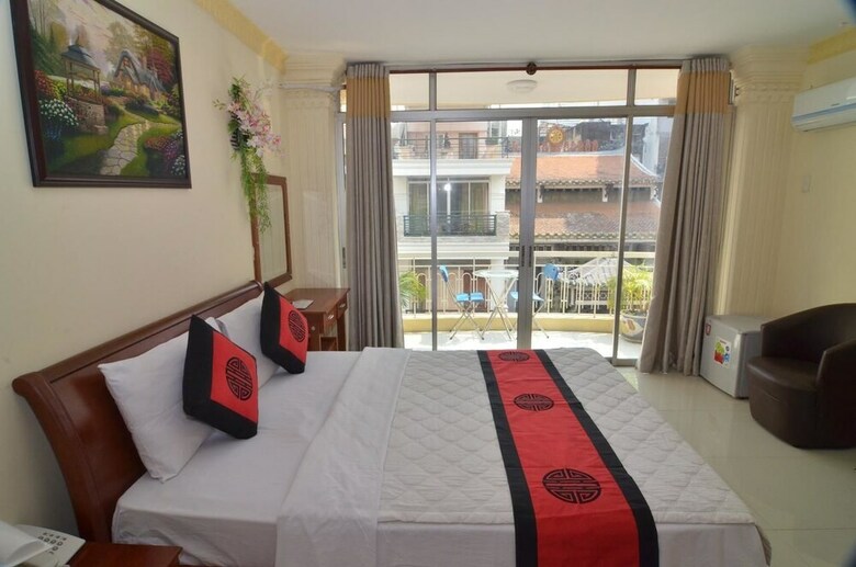 Hotel Reddoorz Plus @ Pham Ngu Lao 2