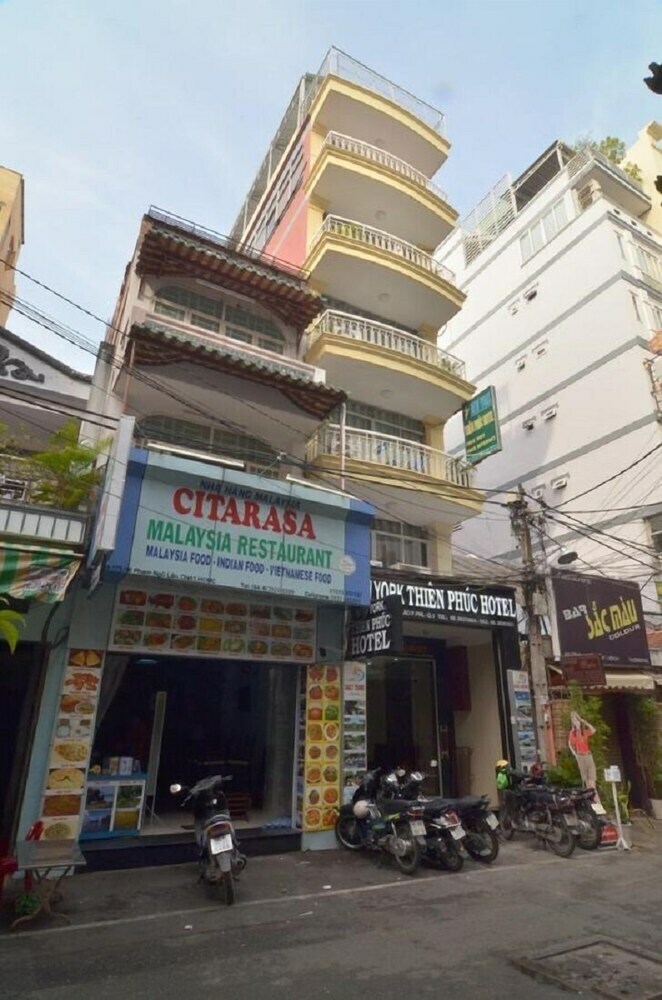 Hotel Reddoorz Plus @ Pham Ngu Lao 2