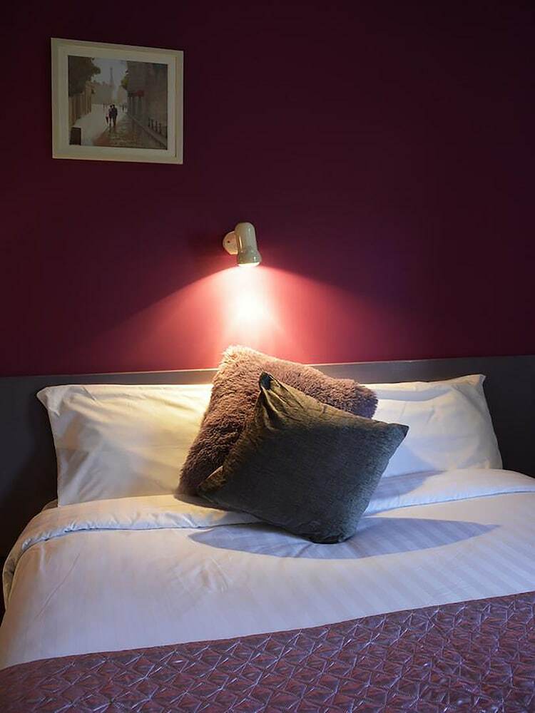 Hotel Killarney Peaks