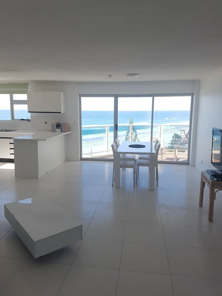 Grosvenor Beachfront Apartment