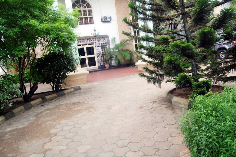 De-b Garden Hotel