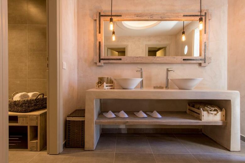 Hotel Caldera's Dolphin Suites