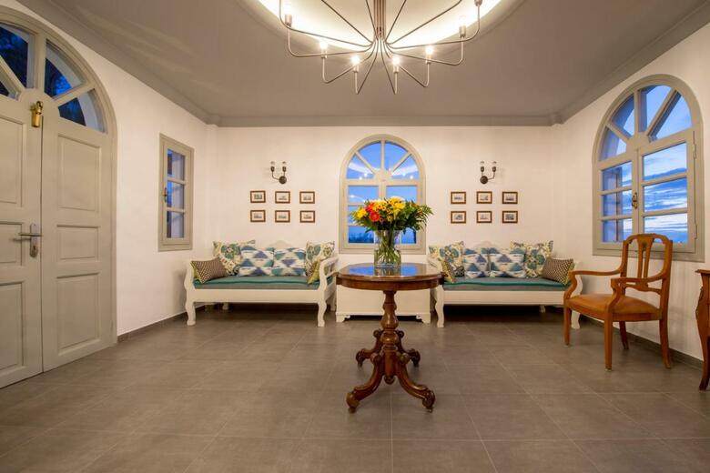 Hotel Caldera's Dolphin Suites