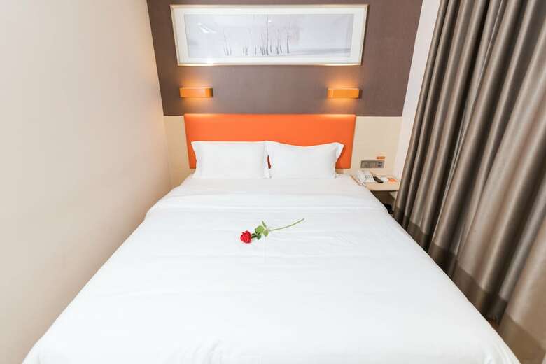 7 Days Premium Hotel