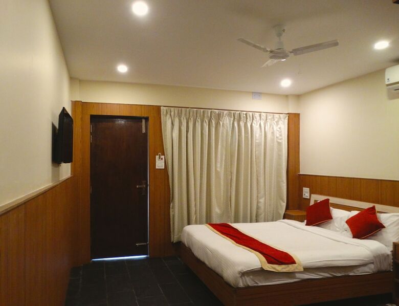 Hotel Rhino Land Jungle Lodge