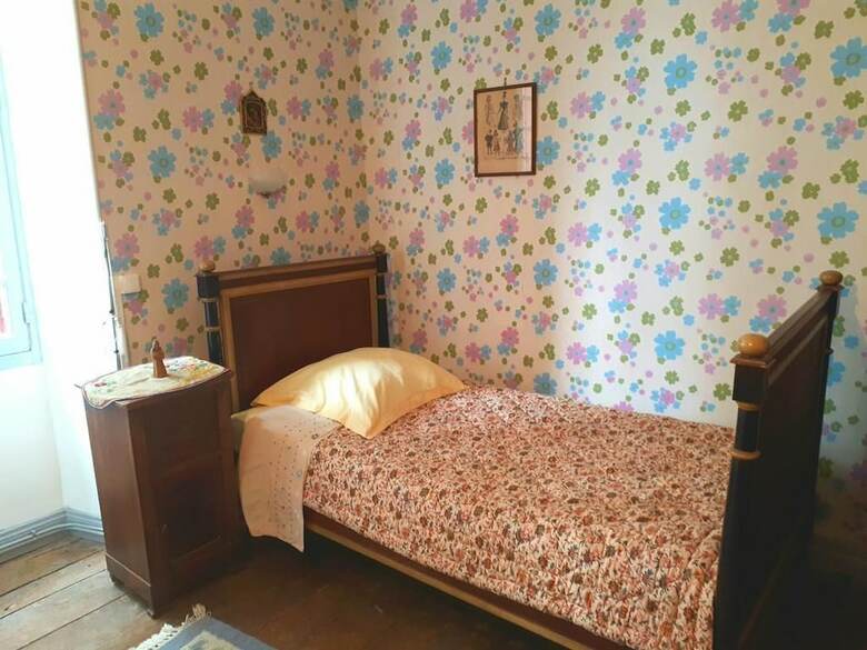 Bed & Breakfast Chambres D'h�tes La Cure Du Maine Charles