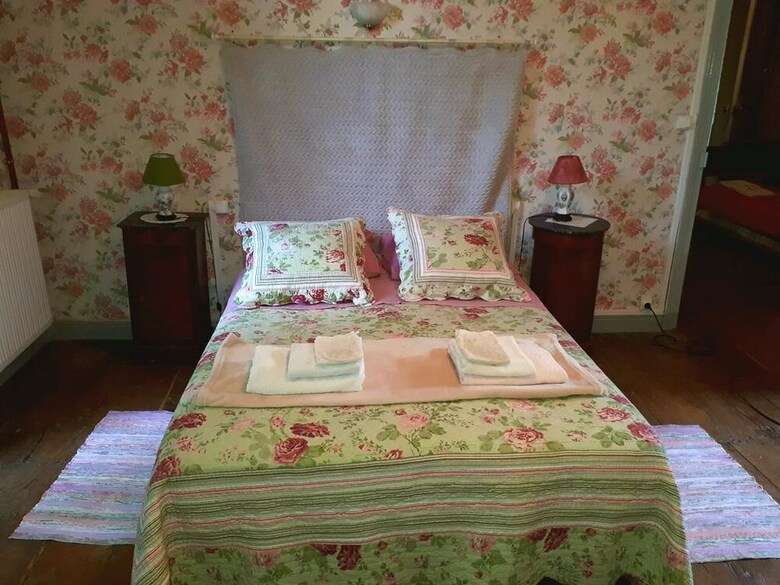 Bed & Breakfast Chambres D'h�tes La Cure Du Maine Charles