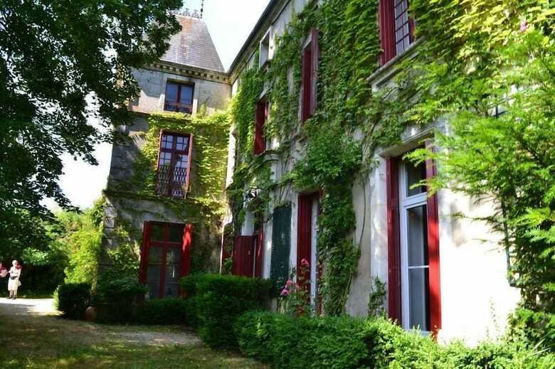 Bed & Breakfast Chambres D'h�tes La Cure Du Maine Charles