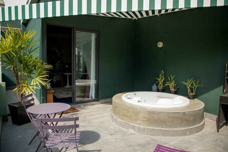 Bed & Breakfast Pug Seal Anatole France