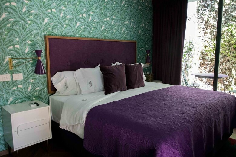 Bed & Breakfast Pug Seal Anatole France