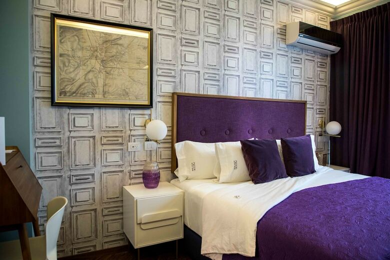 Bed & Breakfast Pug Seal Anatole France