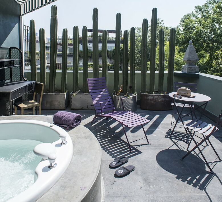 Bed & Breakfast Pug Seal Anatole France