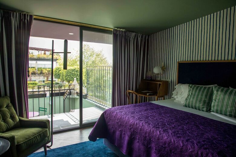 Bed & Breakfast Pug Seal Anatole France