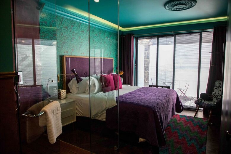 Bed & Breakfast Pug Seal Anatole France