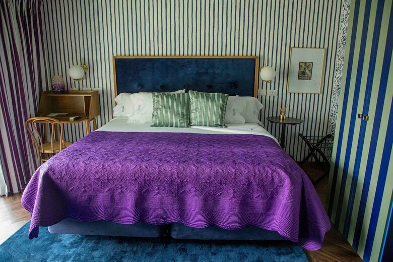 Bed & Breakfast Pug Seal Anatole France
