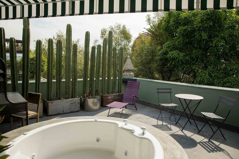 Bed & Breakfast Pug Seal Anatole France