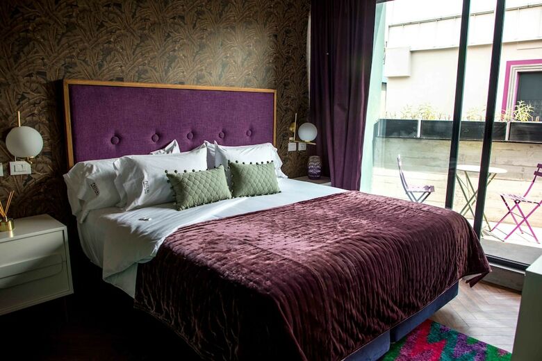 Bed & Breakfast Pug Seal Anatole France