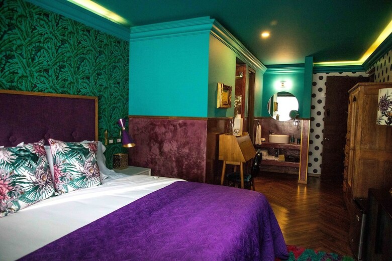 Bed & Breakfast Pug Seal Anatole France
