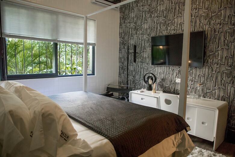 Bed & Breakfast Pug Seal Anatole France