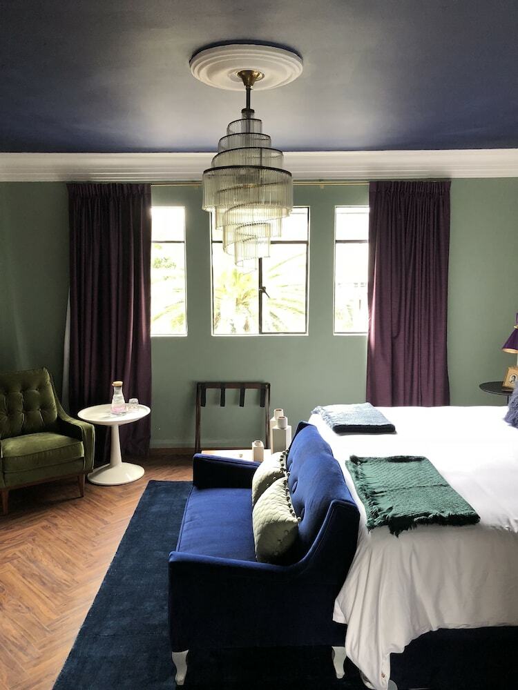 Bed & Breakfast Pug Seal Anatole France
