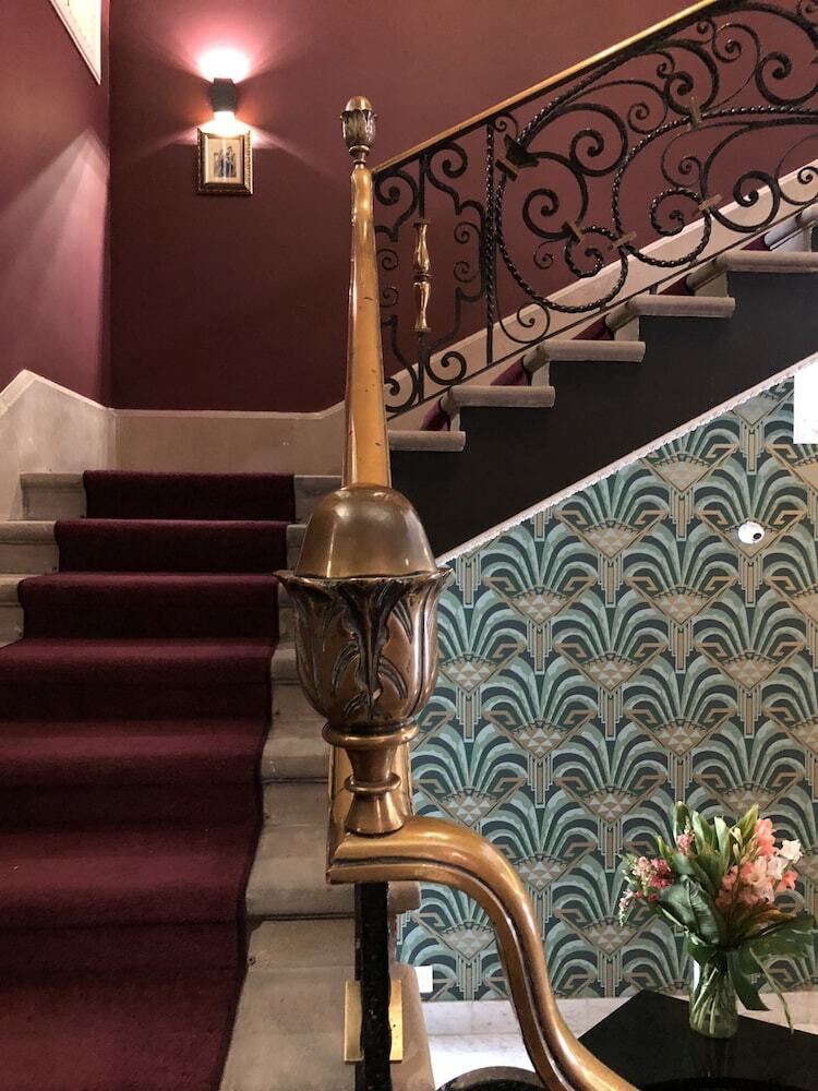 Bed & Breakfast Pug Seal Anatole France