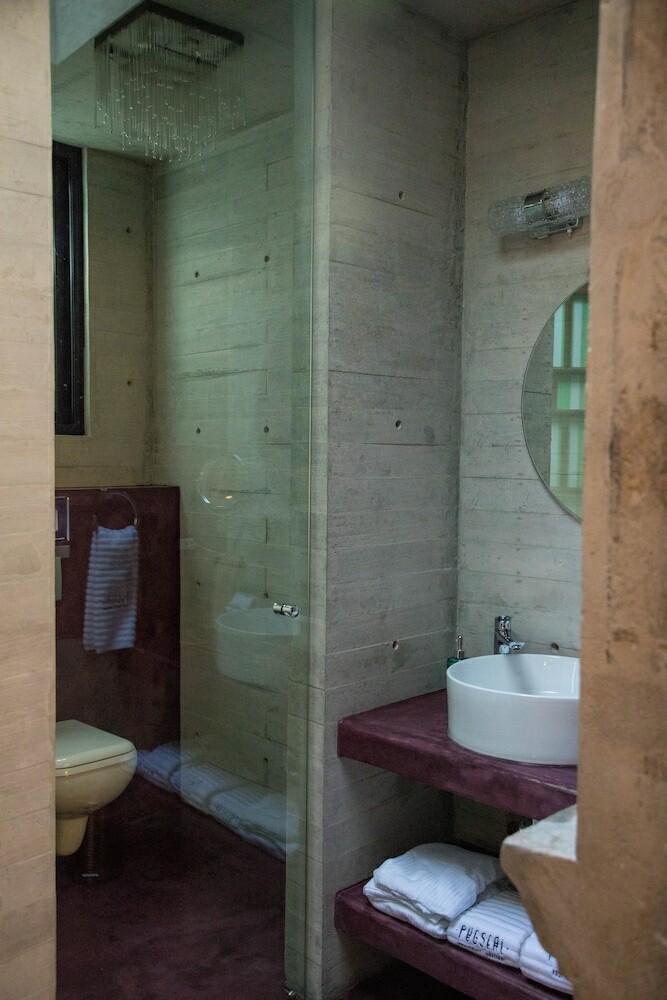 Bed & Breakfast Pug Seal Anatole France